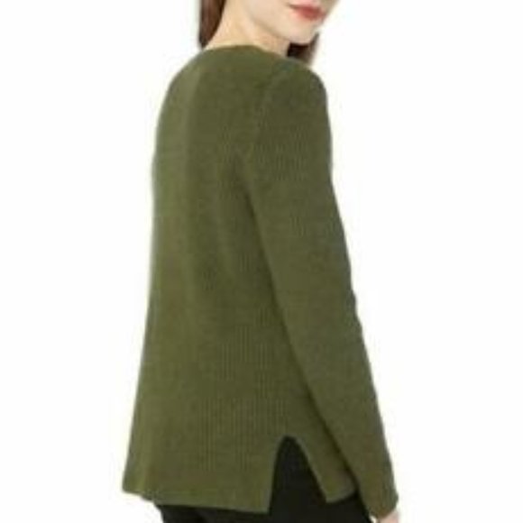 Green V-neck Sweater - Picture 2 of 10